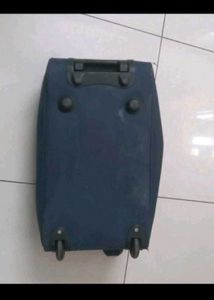 American Tourister duffel bag with wheel