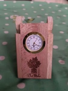 PEN STAND WITH CLOCK