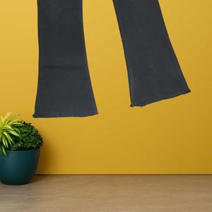 women black bootcut jeans size 28 (O-67)