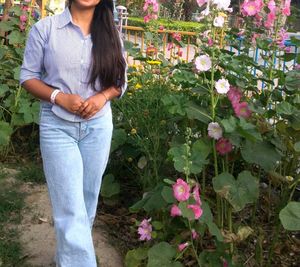 it&#39;s a crop shirt it&#39;s going in Trend