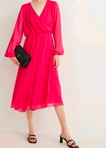 Elegant Pink Pleated Midi Dress