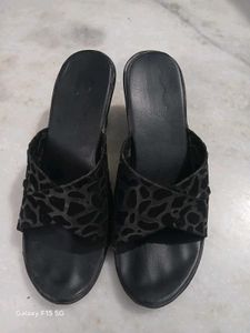 Black Leopard Print Slides