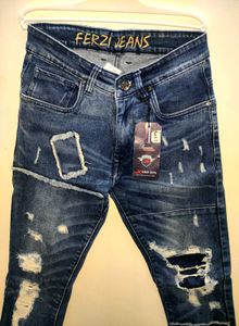 Distressed Ferzi Jeans