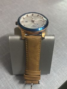 BRAND NEW WRIST WATCH.