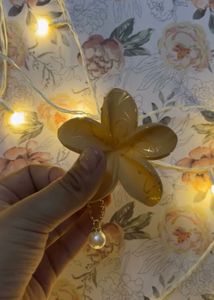 Floral Pearl Hair Claw Clip