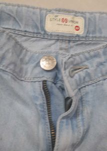 Light Wash Denim Fray Hem Shorts