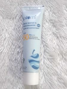 Plum 2% Niacinamide Sunscreen SPF 50 PA++++ With R