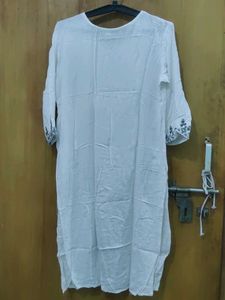 Elegant White Embroidered Kurta