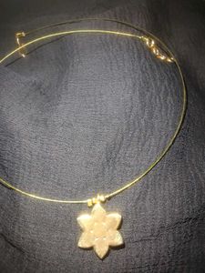 Gold Tone Flower Pendant Invisible Chain