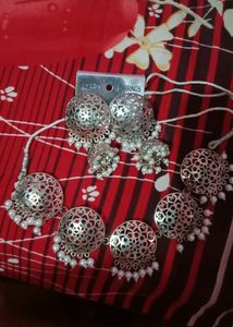 Ledies Nackless Set With Mangtika