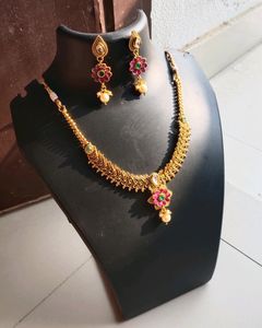Gold Toned Elegant Necklace With Earring