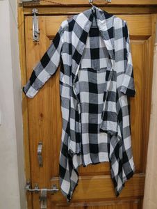 Shrug White And Black Colour