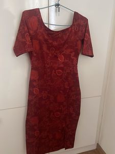 Floral bodycon dress with slit