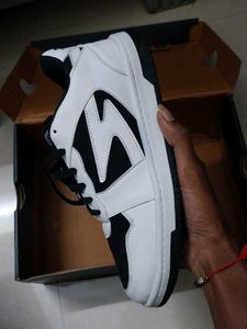Syedan Black &amp; White Sneakers