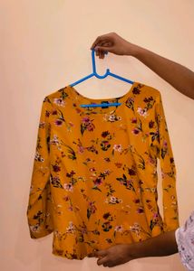 Preettyyy Top For Women .
