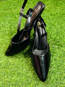 Chic Black Heeled Sandals
