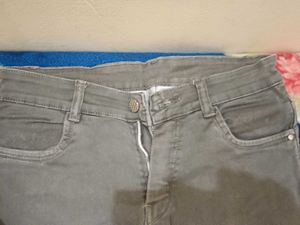 Grey jeans 👖 with a good fit and comfort 🥰