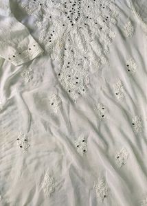 Chikenkari kurti