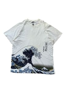 Uniqlo Hokusai Wave Art Tee