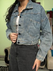 Denim Jacket with Ribbon on back💙🖤