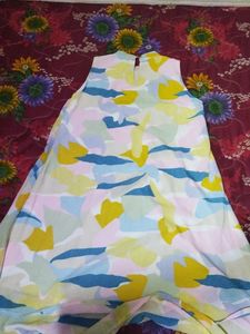Sleevless Gegorate Umbrella Top