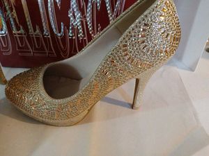 GOLDEN Pearl HEELS
