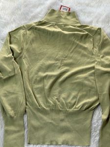 🌿 Chic Sage Green Top 🌿