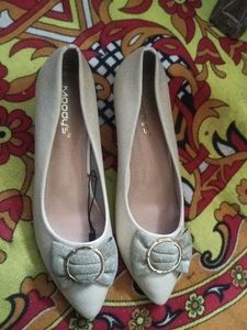 Moodys' Heels with Bow Accent