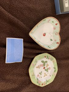 Wedgwood Wild Strawberry Iconic Pattern