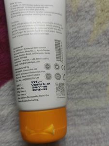 Dr. Sakhiya's Acne &amp; Pimple Sunscreen