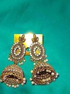 Earrings & Studs