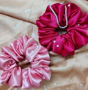2 scrunchies