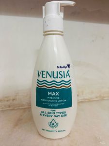 Venusia Max Moisturizing Lotion