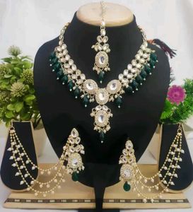 Emerald Green Kundan Jewelry Set