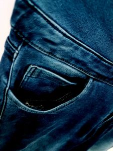 Women&#39;s Skinny Blue Jeans