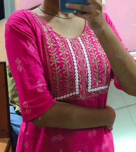 Elegant Pink Embroidered Cotton Kurti – Size S