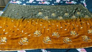 new 2 colour sari with blouse piece