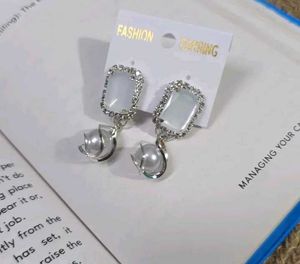 🥳Combo Pack of 2 Beutiful Earrings🥳