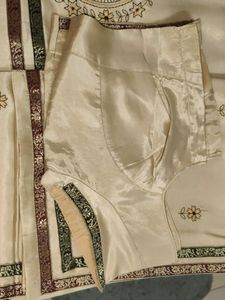 Saree With Blouse And Freebie