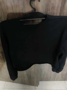 A Super Cute Black Full Sleeve Crop Top