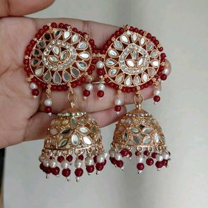 Red Jhumke With Maangtika