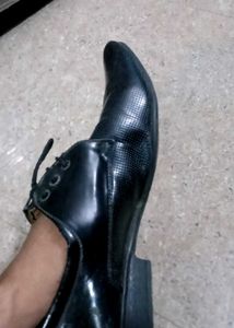 Stylish black formal shoes