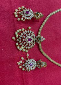 Elegant Gold Pendant Necklace