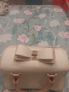 Check out this adorable pastel-colored handbag