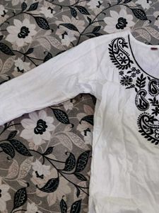 Elegant White Embroidered Kurta