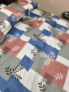 Like New Elastic Bedsheet With 2 Pillow Covers