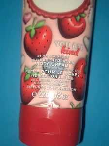 Bath &amp; Body Works Strawberry Pound Cake Cream