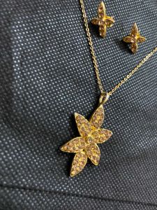 SET OF CHAIN PENDANT WITH EARINGS