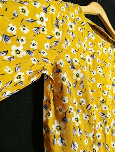 💥SALE! Yellow Floral Peplum Top