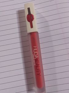 4 Different Shades Huda Beauty LiquidMatteLipstick